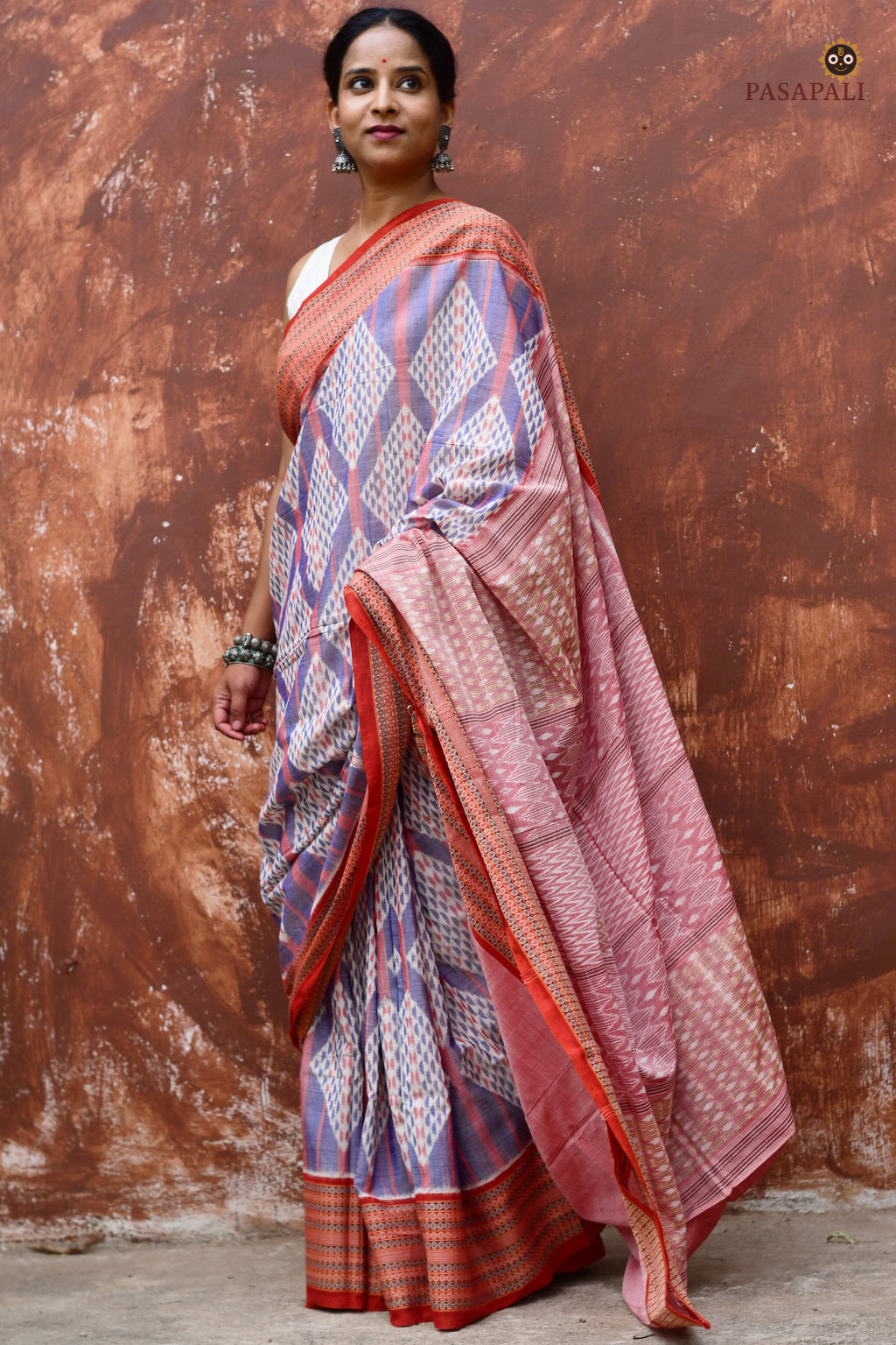 Diamond geometrical body pattern detail of Nityarekha Sambalpuri cotton saree — Bhulia handloom, Odisha
