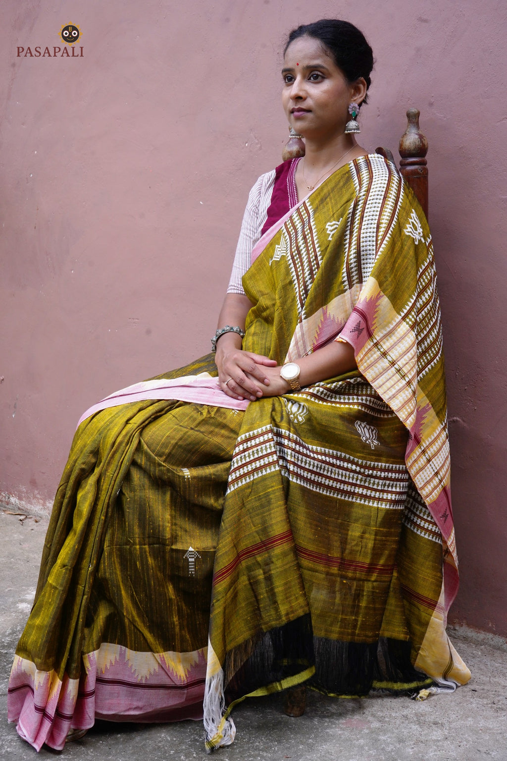 Pallava Kotpad natural dye saree flat lay — golden, off-white, 5.40m Tussar Cotton Silk, Pasapali
