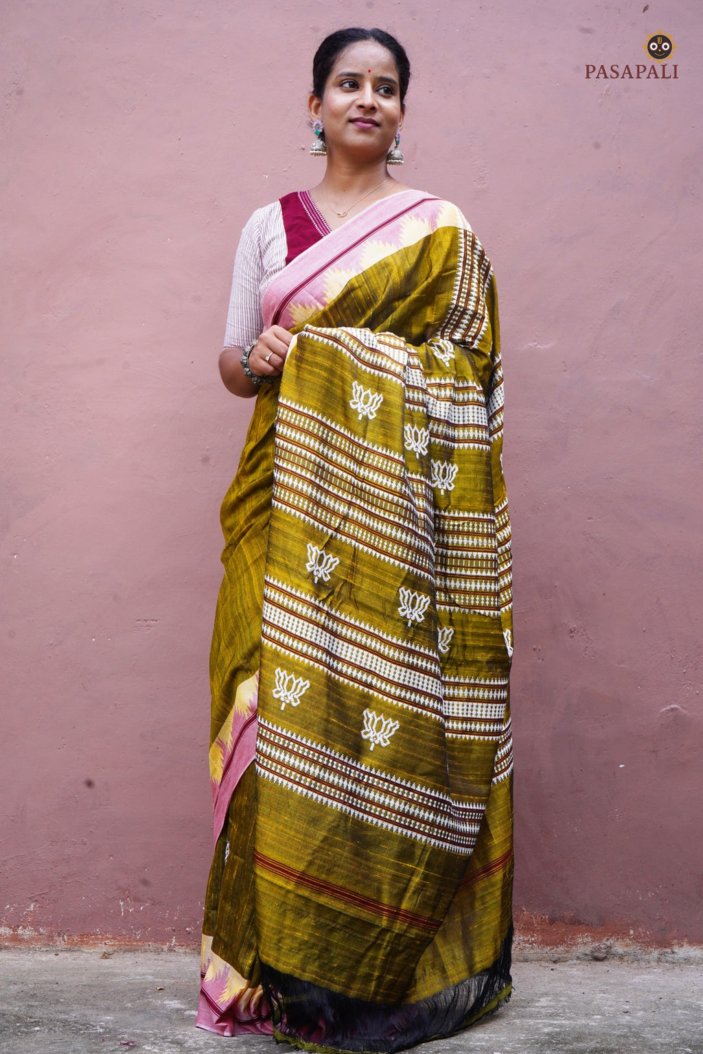 Pallava Kotpad saree full view 2 — aal bark golden dye, Mirgan tribal weaver, Odisha handloom tradition