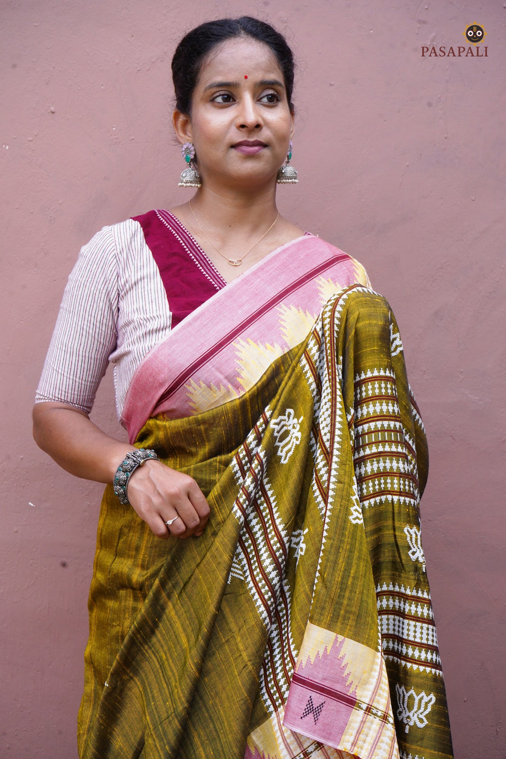 Pallava border motif 2 — Kumbha temple border raised weave, golden Kotpad handloom, Pasapali