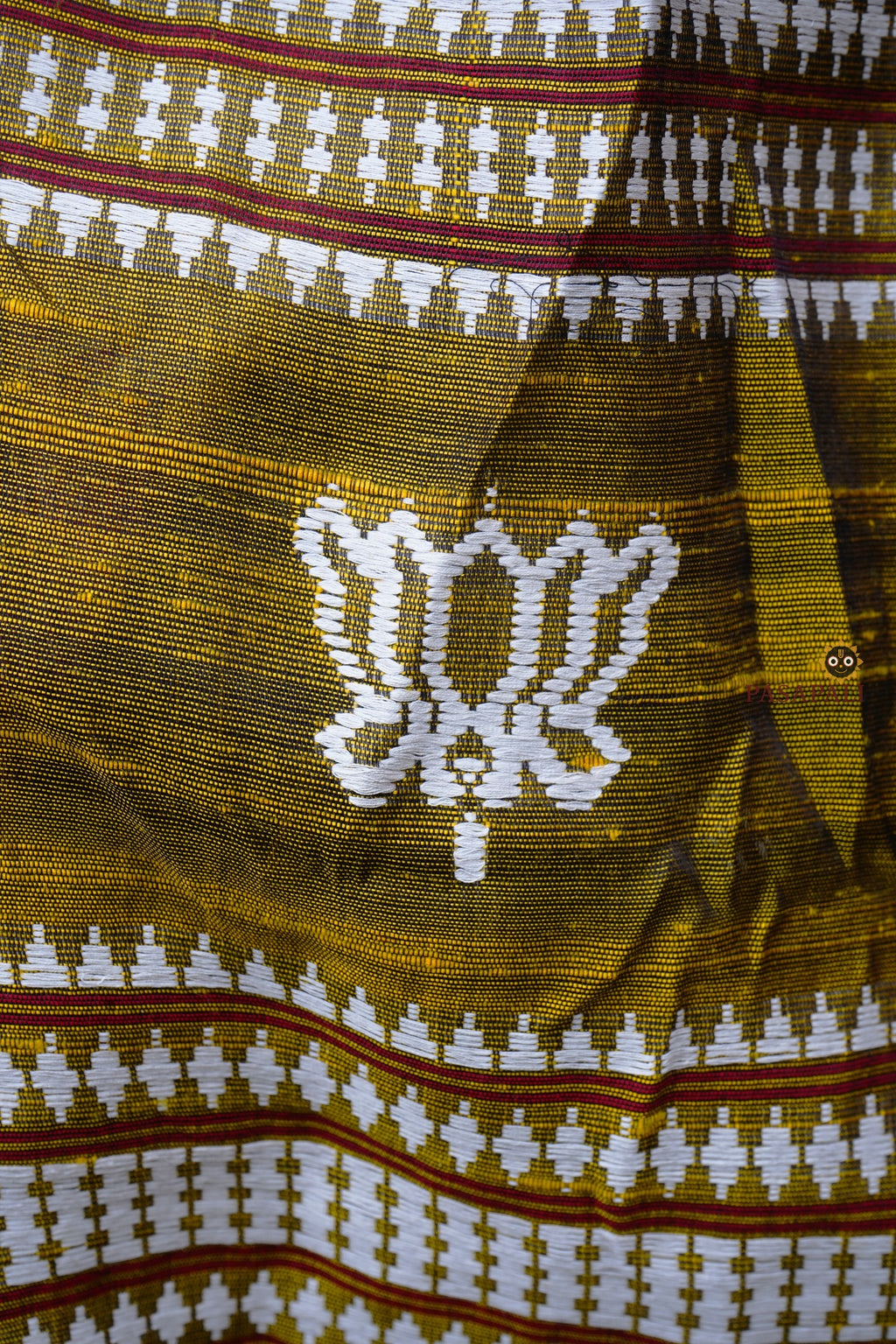 Pallava Kotpad saree border close-up — raised Kumbha temple motif, multi-shuttle interlocking, golden Tussar