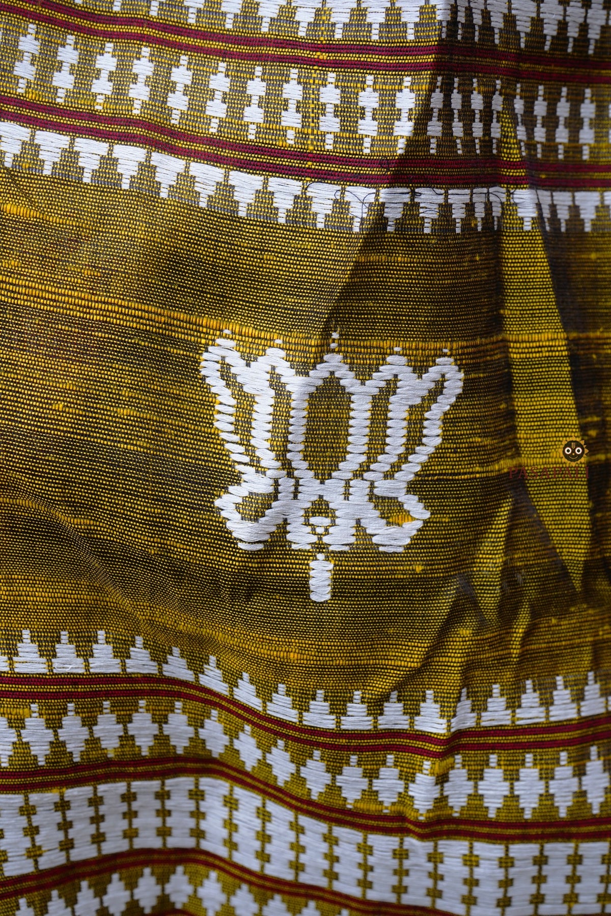 Pallava Kotpad saree border close-up — raised Kumbha temple motif, multi-shuttle interlocking, golden Tussar