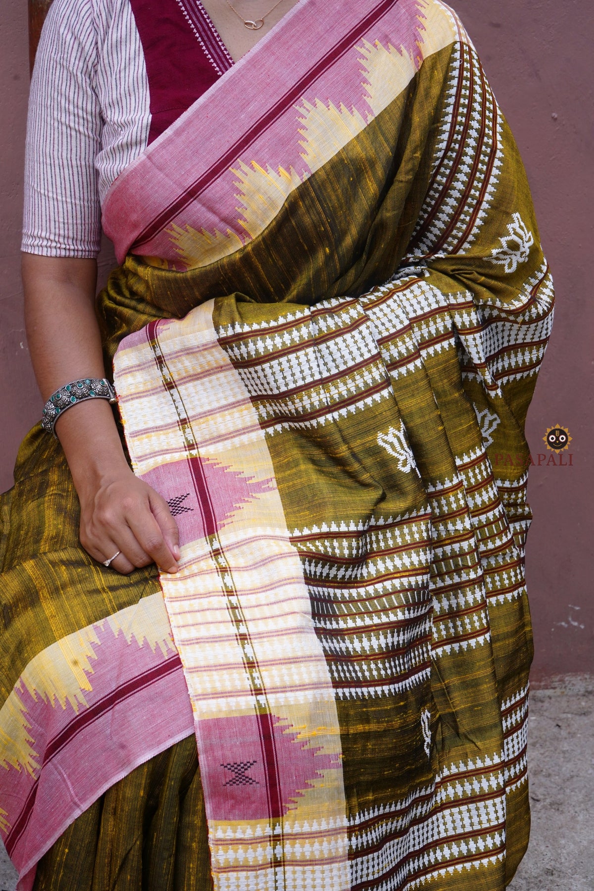 Pallava natural dye saree folded — golden off-white Kotpad Tussar Cotton Silk, GI certified Kotpad textile
