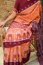 Load image into Gallery viewer, Pallisri Bandha ikat saree drape detail — flower buta border and Phula pallu, Sambalpuri Handloom GI tag. Pasapali.
