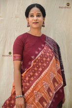 Load image into Gallery viewer, Pallisri Sambalpuri Bandha cotton saree front drape — light brown with maroon flower buta border and Phula pallu. Pasapali.
