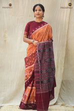 Load image into Gallery viewer, Pallisri close-up of flower buta border — GI certified Sambalpuri Handloom mercerized cotton saree. Bhulia weavers, Odisha.

