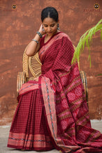 Load image into Gallery viewer, Parampara — drape detail of maroon Bhulia woven Sambalpuri cotton ikat saree Odisha by Pasapali
