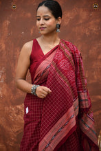 Load image into Gallery viewer, Parampara — flower motif pallu close-up on maroon Sambalpuri double ikat cotton saree by Pasapali
