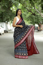 Load image into Gallery viewer, Detailed close-up of [Pasapali Style] Sambalpuri Saree with Peacock Feather Ikat – Pasapali.
