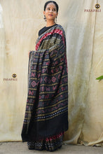 Load image into Gallery viewer, Mercerized cotton texture close-up of Pasarekha Grey Sambalpuri Bandha saree — 120x120 thread count, GI certified Pasapali
