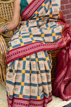 Load image into Gallery viewer, Pashika Sambalpuri Bandha saree close-up of Rudraksha border in green and maroon on cream mercerized cotton by Pasapali
