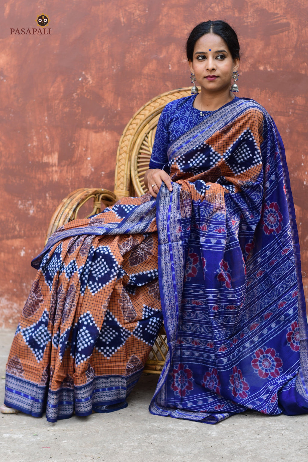 Body weave detail of Pashini Sambalpuri cotton saree showing Pasapali saktapar double ikat and Flower Buta patterns