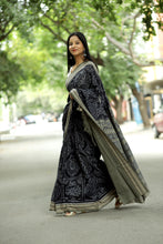 Load image into Gallery viewer, Black Bandha Sambalpuri Saree with Jhuti Chakra Motifs – Pasapali
