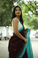 Load image into Gallery viewer, Teal Tara - Cotton Phoda Kumbha Sambalpuri Saree with Fish &amp; Flower Ikat Pallu
