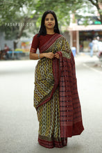 Load image into Gallery viewer, Dhara - Cotton Sambalpuri Saree with Leher Wave Motif
