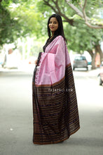 Load image into Gallery viewer, Komalika- Pink Phoda Kumbha Saree with temple Border &amp; Fish Ikat Pallu – Pasapali
