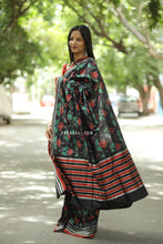 Load image into Gallery viewer, LAAL MANDAAR - MULBERRY SAMBALPURI SILK
