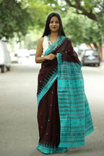 Load image into Gallery viewer, Teal Tara - Cotton Phoda Kumbha Sambalpuri Saree with Fish &amp; Flower Ikat Pallu
