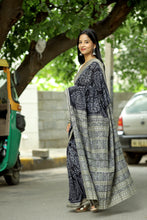 Load image into Gallery viewer, Black Bandha Sambalpuri Saree with Jhuti Chakra Motifs – Pasapali
