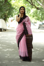 Load image into Gallery viewer, Komalika- Pink Phoda Kumbha Saree with temple Border &amp; Fish Ikat Pallu – Pasapali
