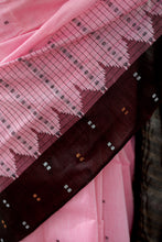 Load image into Gallery viewer, Komalika- Pink Phoda Kumbha Saree with temple Border &amp; Fish Ikat Pallu – Pasapali
