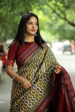 Load image into Gallery viewer, Dhara - Cotton Sambalpuri Saree with Leher Wave Motif
