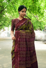 Load image into Gallery viewer, Mercerized Cotton Sambalpuri Saree with Stripe Ikat &amp; Jhoti Motif – Pasapali

