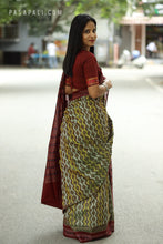 Load image into Gallery viewer, Dhara - Cotton Sambalpuri Saree with Leher Wave Motif
