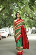 Load image into Gallery viewer, Haripriya - Sambalpuri Saree with Mini Phool Buti &amp; Petal Motif
