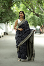 Load image into Gallery viewer, Black Bandha Sambalpuri Saree with Jhuti Chakra Motifs – Pasapali
