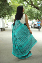 Load image into Gallery viewer, Teal Tara - Cotton Phoda Kumbha Sambalpuri Saree with Fish &amp; Flower Ikat Pallu
