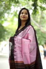 Load image into Gallery viewer, Komalika- Pink Phoda Kumbha Saree with temple Border &amp; Fish Ikat Pallu – Pasapali

