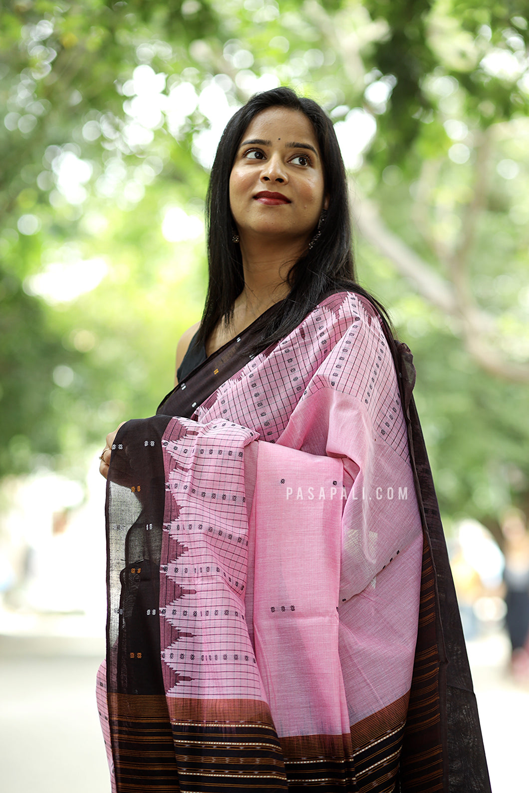 Komalika- Pink Phoda Kumbha Saree with temple Border & Fish Ikat Pallu – Pasapali