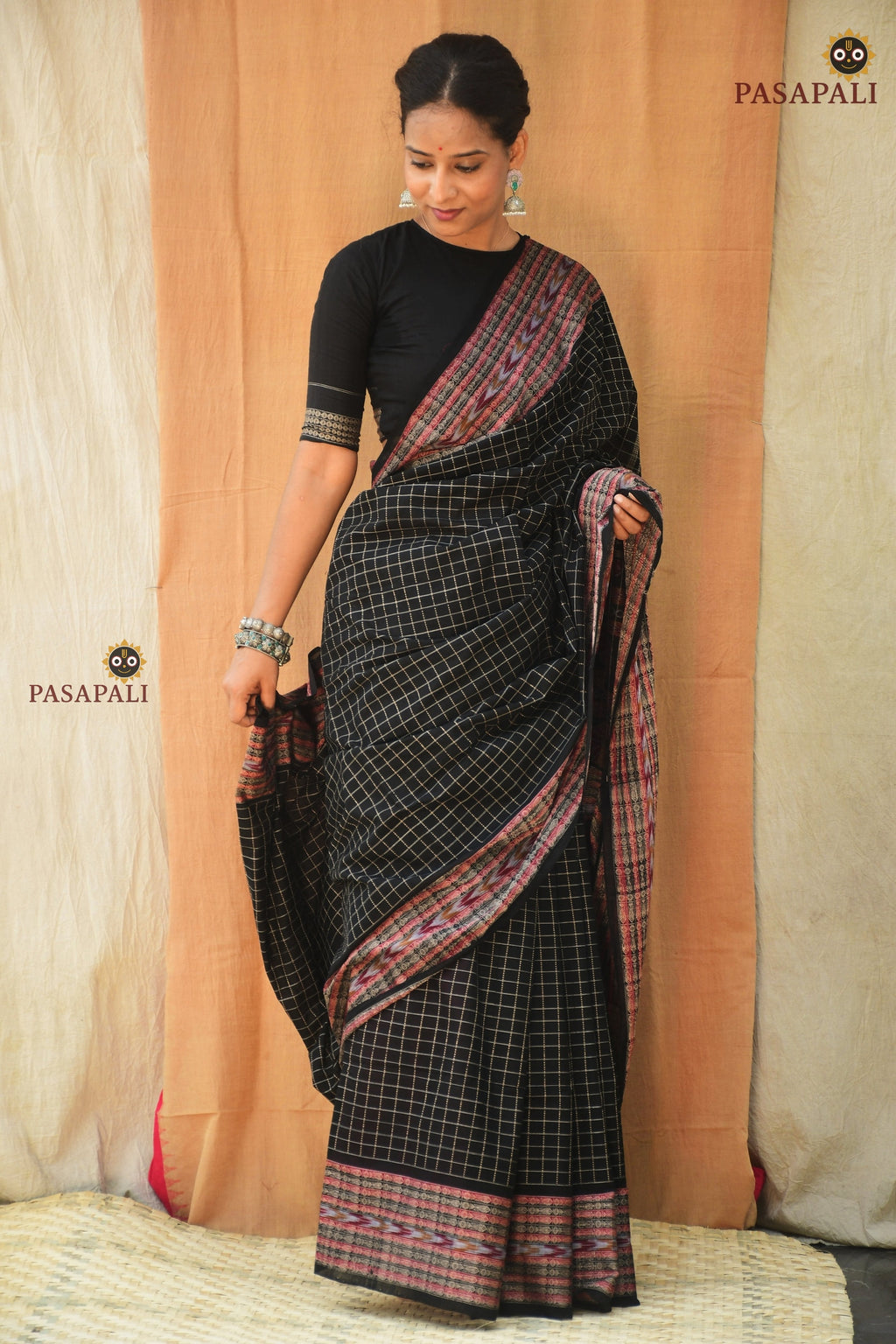 Purvasha Sambalpuri cotton saree pallu ikat detail — resist-dyed Bandha patterns, GI certified, Pasapali