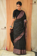 Load image into Gallery viewer, Purvasha Sambalpuri cotton saree pallu ikat detail — resist-dyed Bandha patterns, GI certified, Pasapali
