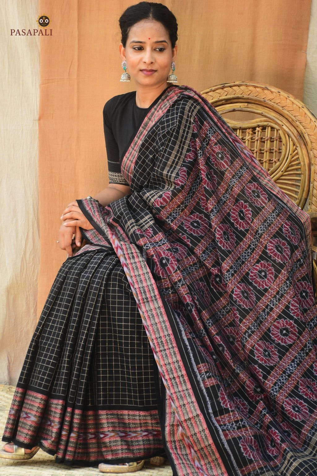 Purvasha Sambalpuri handloom saree weave texture — Bandhakala process in black mercerized cotton, Pasapali
