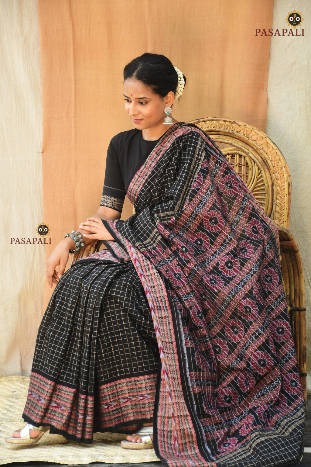 Purvasha Black Sambalpuri Bandha saree motif detail — Bandhakala resist-dye alignment on loom, Pasapali