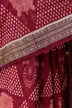 Load image into Gallery viewer, Drape front detail of Ramā GI certified Sambalpuri Bandha saree — mercerized cotton, maroon, Bhulia weavers, Pasapali
