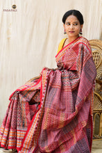 Load image into Gallery viewer, Flat lay of Rekha purple Sambalpuri Bandha saree — jhoti body, Rudraksha border, blue jhoti pallu | Pasapali
