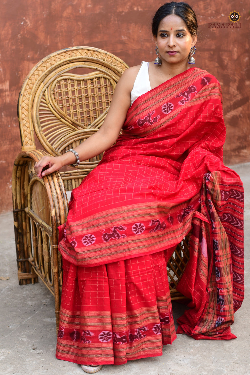 Sachipar Daanti warp-weft texture — mercerized cotton ikat detail, Sambalpuri Bandha, Bhulia weaver craft