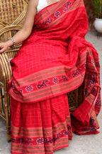 Sachipar Daanti neatly folded — red Sambalpuri handloom saree with Bandha ikat, Pasapali, Government Handloom Mark