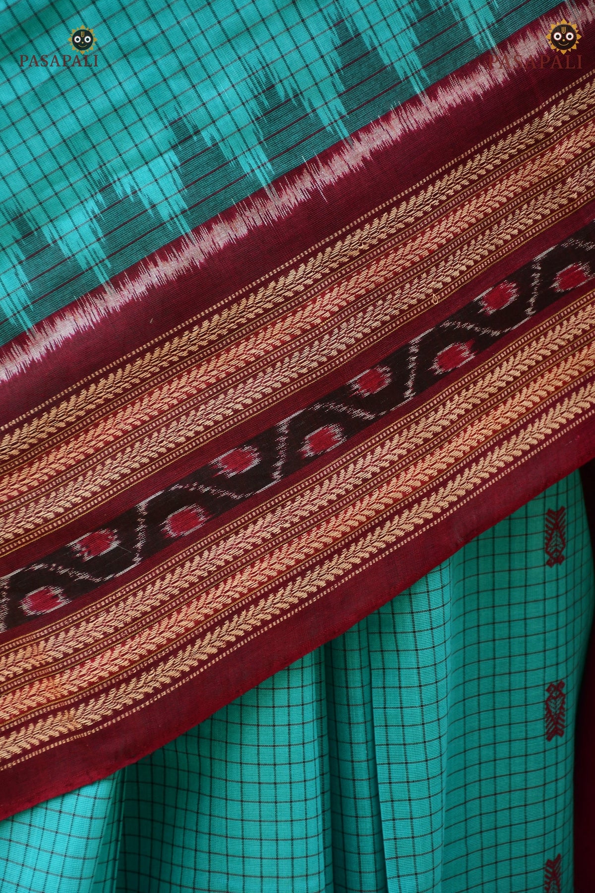 Flat lay of Sachipar Rama Green Sambalpuri handloom mercerized cotton saree with maroon border and lotus pallu by Pasapali
