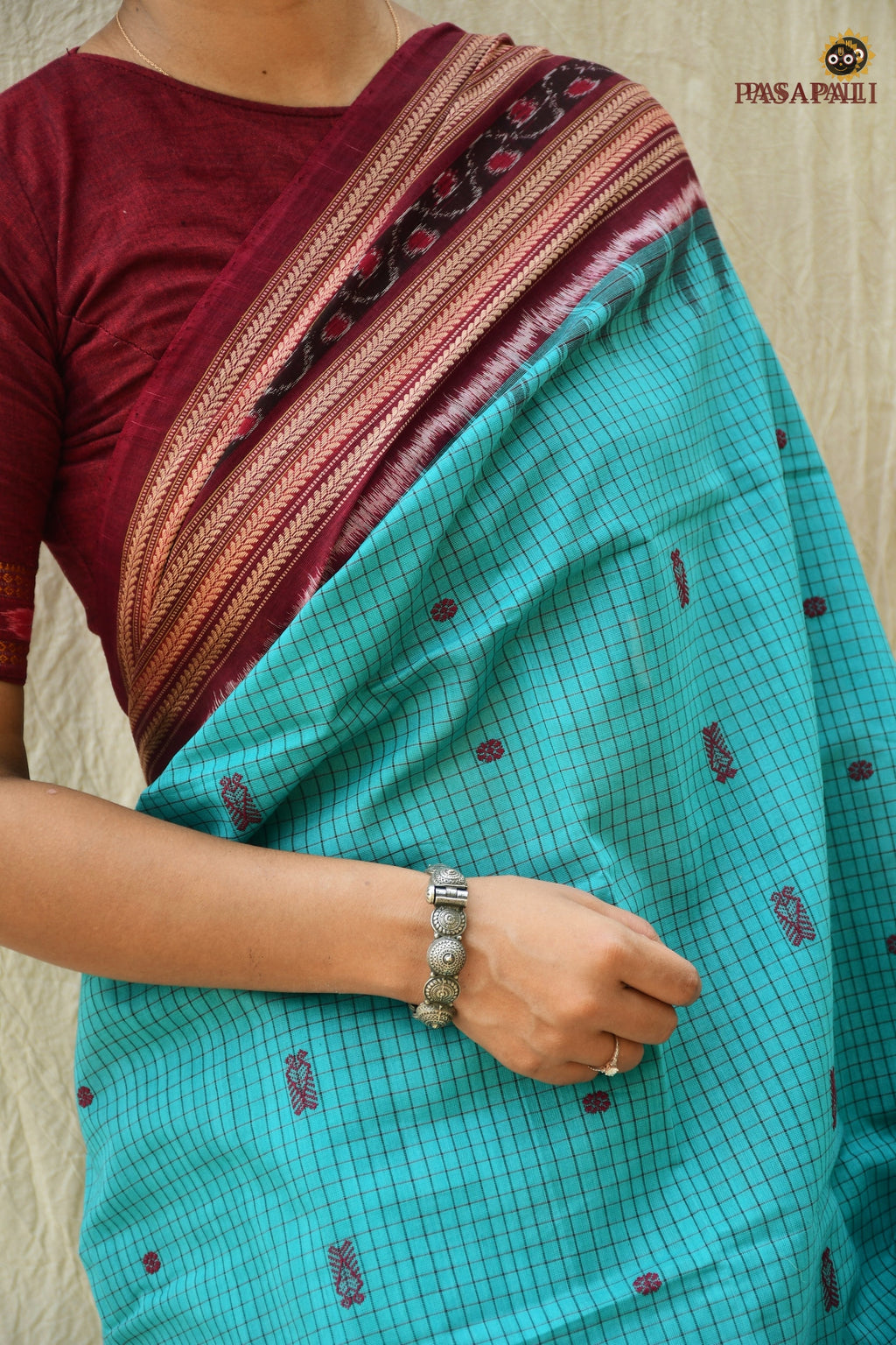 Full flat view of Sachipar Sambalpuri Bandha saree — Rama Green mercerized cotton with Sachipar check and fish buta by Pasapali