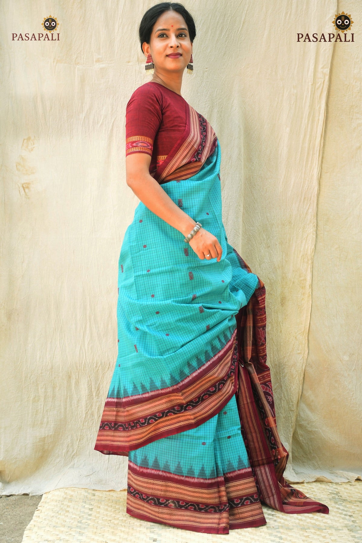 Pallu close-up of Sachipar Sambalpuri cotton saree — lotus and traditional floral double ikat in Rama Green and Maroon by Pasapali