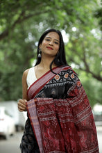 Load image into Gallery viewer, [Odisha Handloom] Black Saree with Rudraksha Border and Green Pallu – Pasapali.
