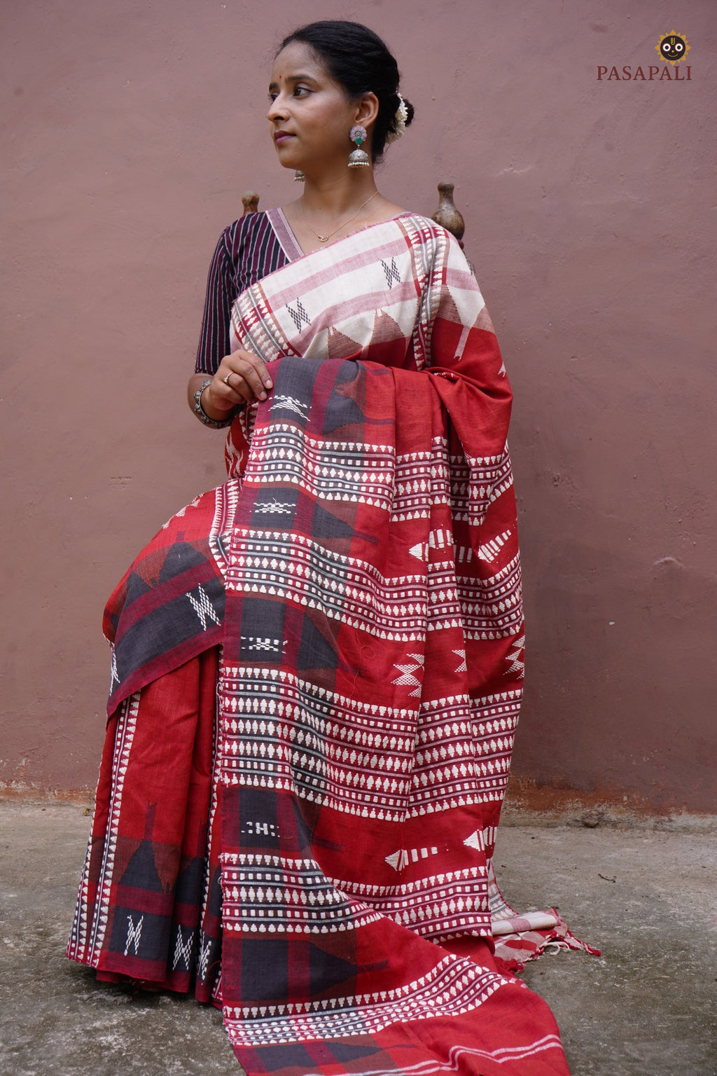 Sandhya Kotpad Handloom saree overall view — rust off-white brown, aal bark dye, Pasapali Odisha