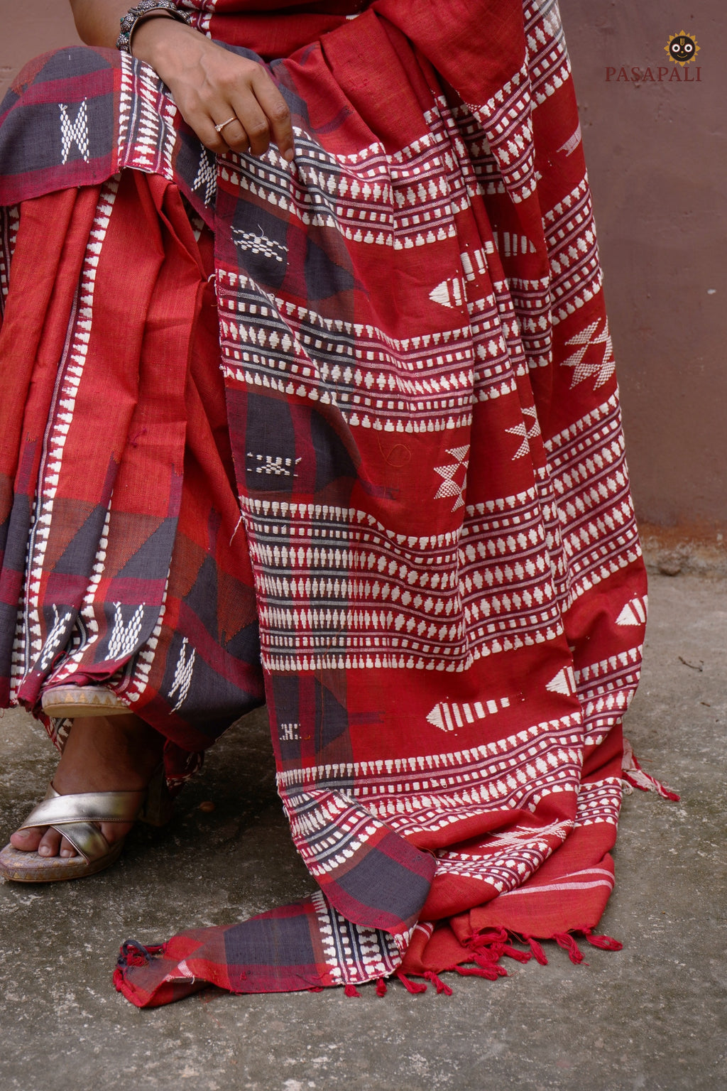 Sandhya Kotpad saree kumbha border motif — raised temple border, rust cotton, Pasapali handloom