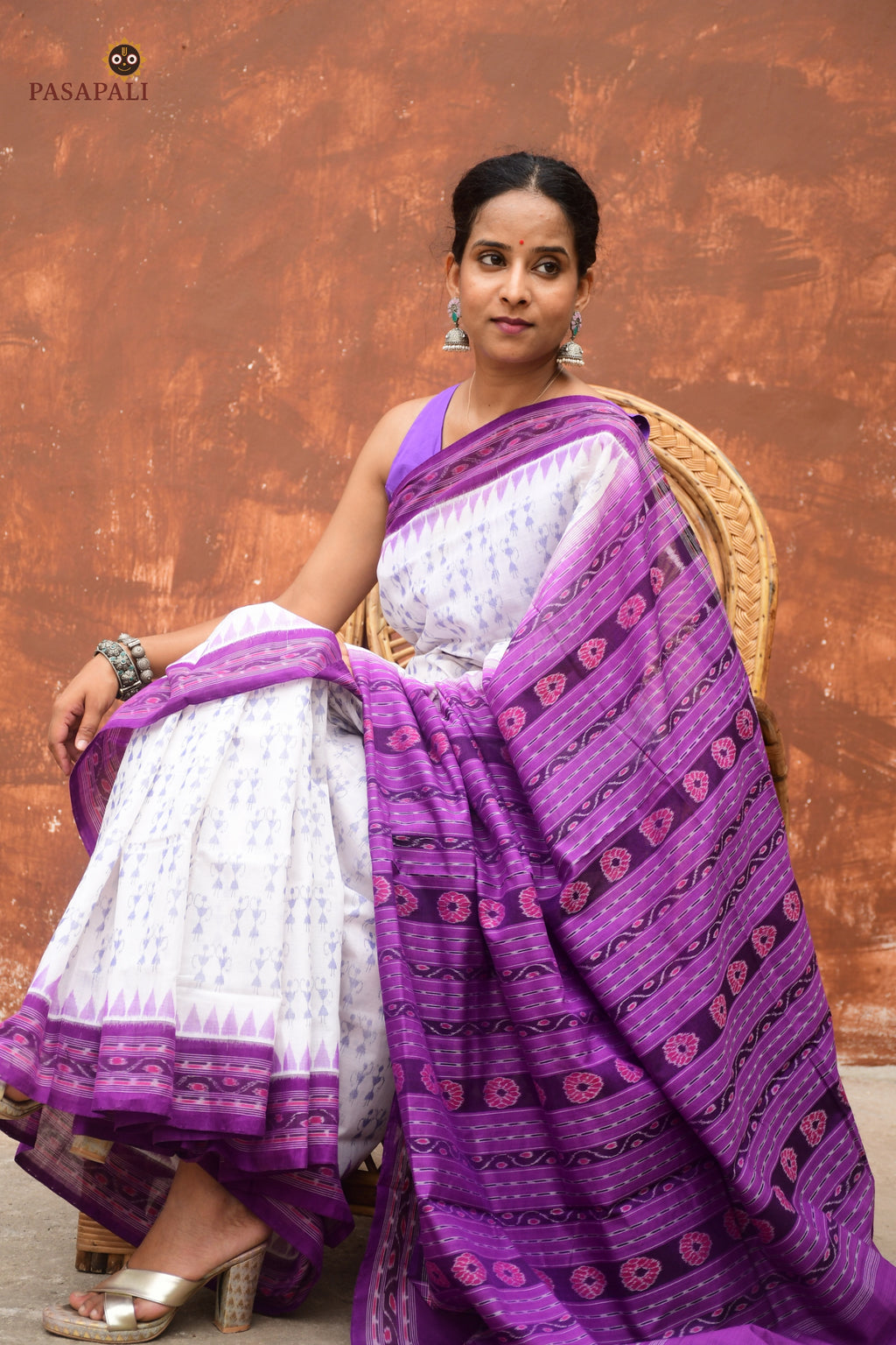 Kumbha and tribal motif detail — Shabari Sambalpuri Bandha double ikat saree by Pasapali, Odisha