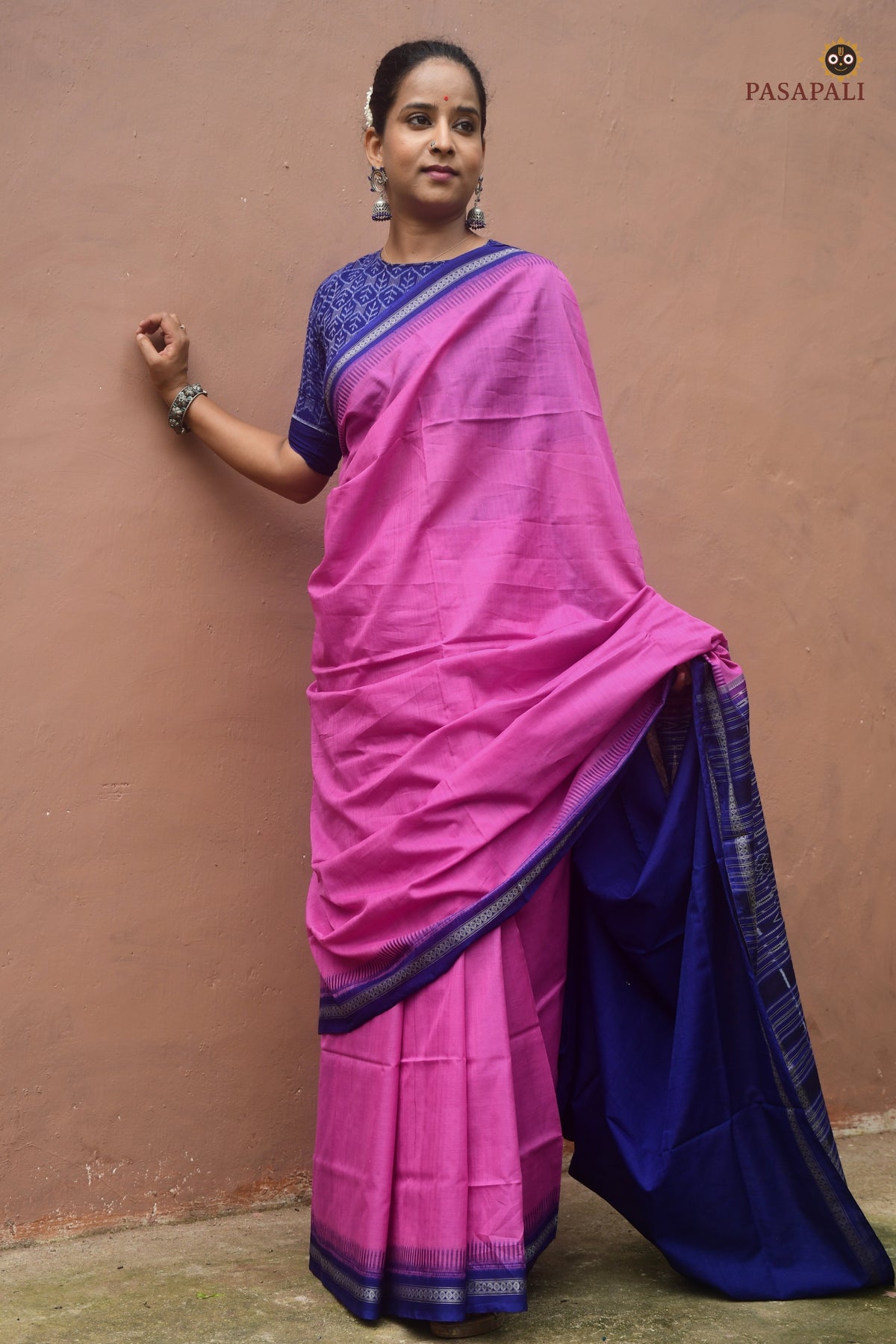 Pallu detail of Shailabala showing traditional flower Phula motif in Sambalpuri double ikat cotton. Pasapali.