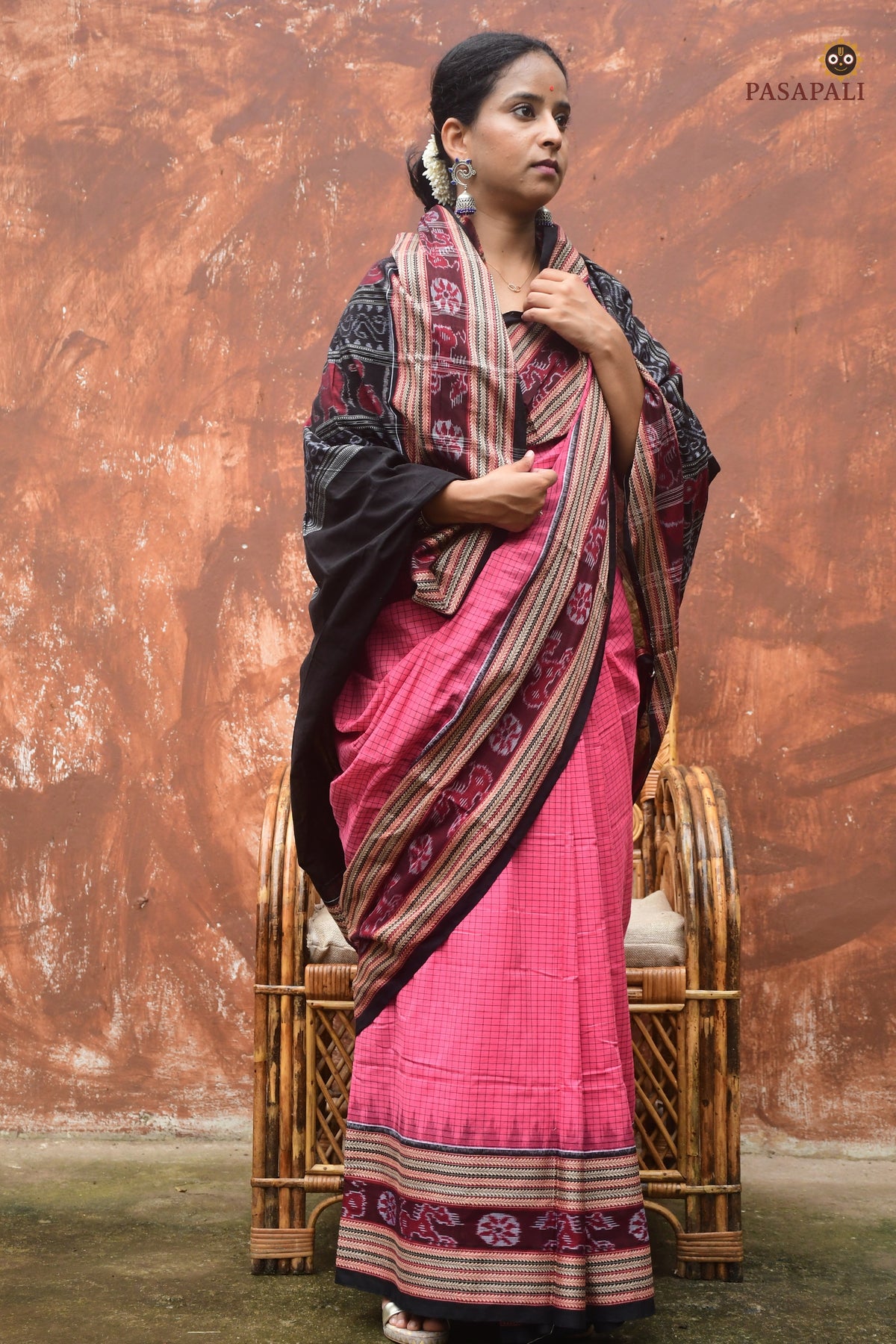 Ikat motif detail on Sharada border — Bandhakala resist-dye technique, Bhulia weavers Odisha, Pasapali saree